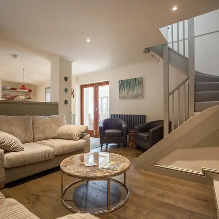 Ludlow - Linnet House - Well Presented Townhouse With Parking - Perfect Location For Exploring On Foot, Sleeps Up To 8 Guests - Hosted By Rentmyhouse Exterior photo