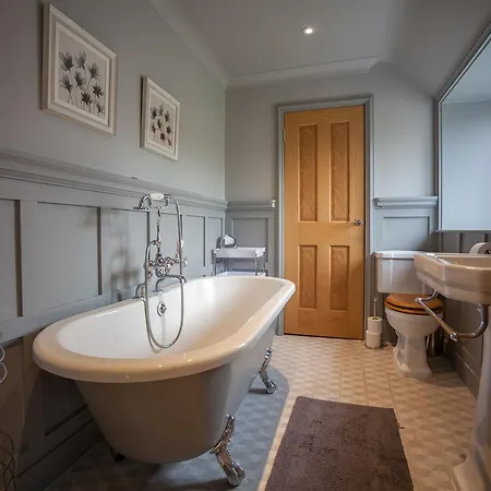 Ludlow - Linnet House - Well Presented Townhouse With Parking - Perfect Location For Exploring On Foot, Sleeps Up To 8 Guests - Hosted By Rentmyhouse Exterior photo