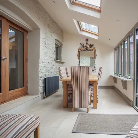 Ludlow - Linnet House - Well Presented Townhouse With Parking - Perfect Location For Exploring On Foot, Sleeps Up To 8 Guests - Hosted By Rentmyhouse Exterior photo