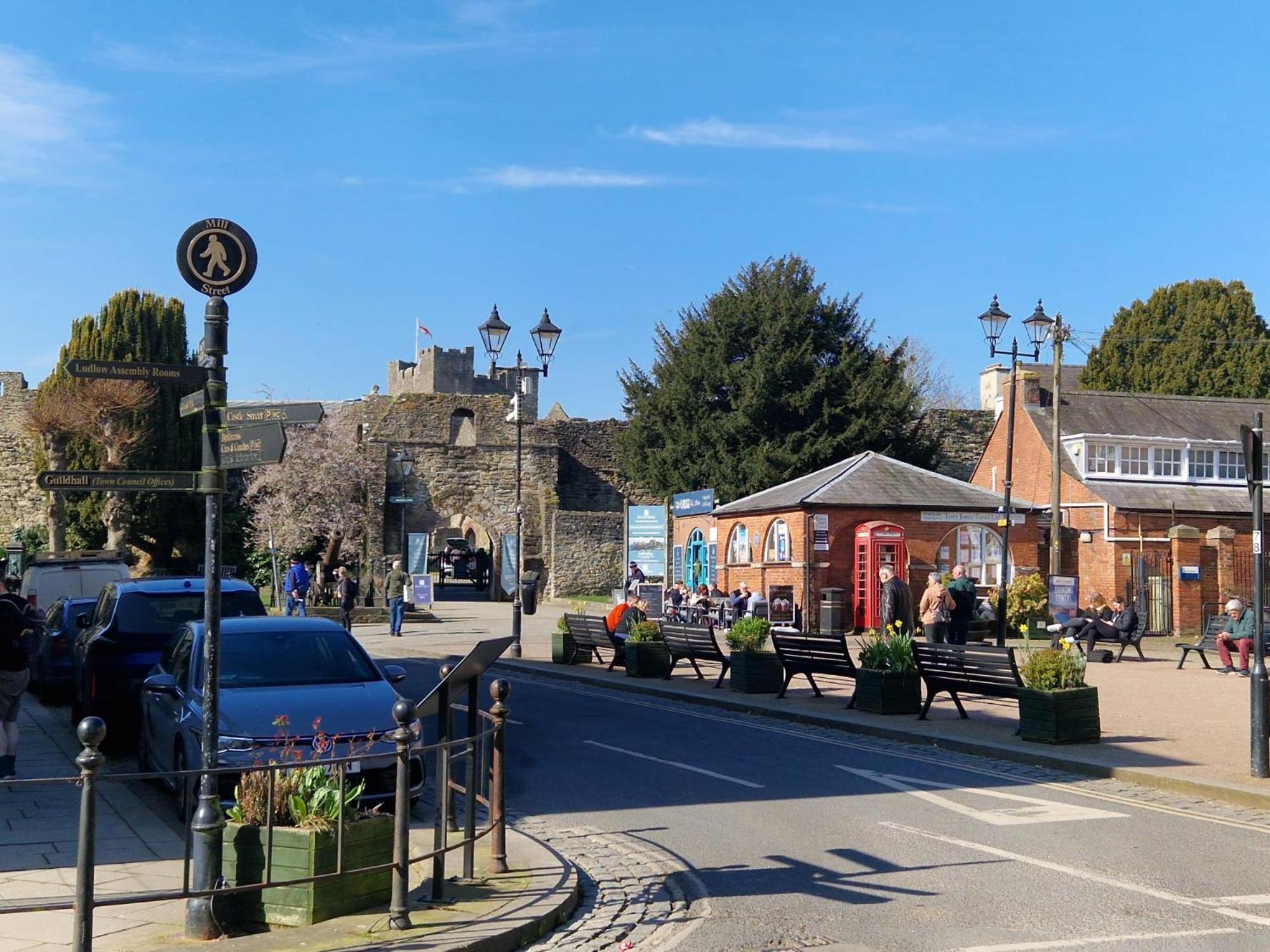 - Linnet House - Well Presented Townhouse With Parking - Perfect Location For Exploring On Foot, Sleeps Up To 8 Guests - Hosted By Rentmyhouse Ludlow