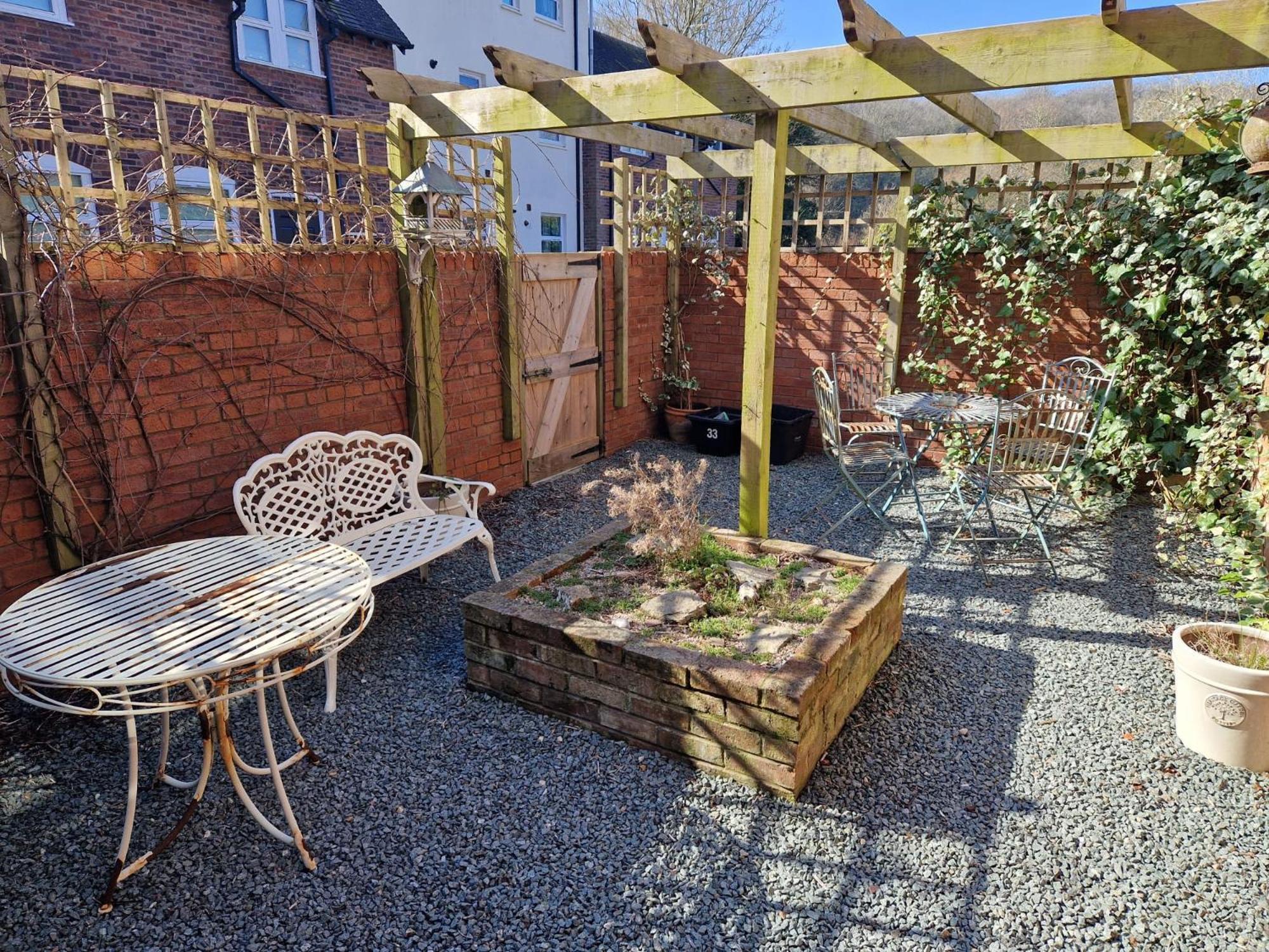 Apartment - Linnet House - Well Presented Townhouse With Parking - Perfect Location For Exploring On Foot, Sleeps Up To 8 Guests - Hosted By Rentmyhouse