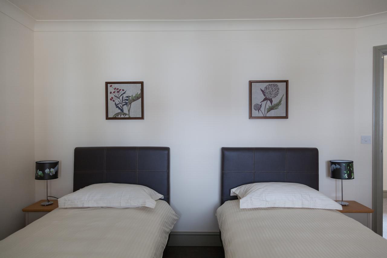 - Linnet House - Well Presented Townhouse With Parking - Perfect Location For Exploring On Foot, Sleeps Up To 8 Guests - Hosted By Rentmyhouse