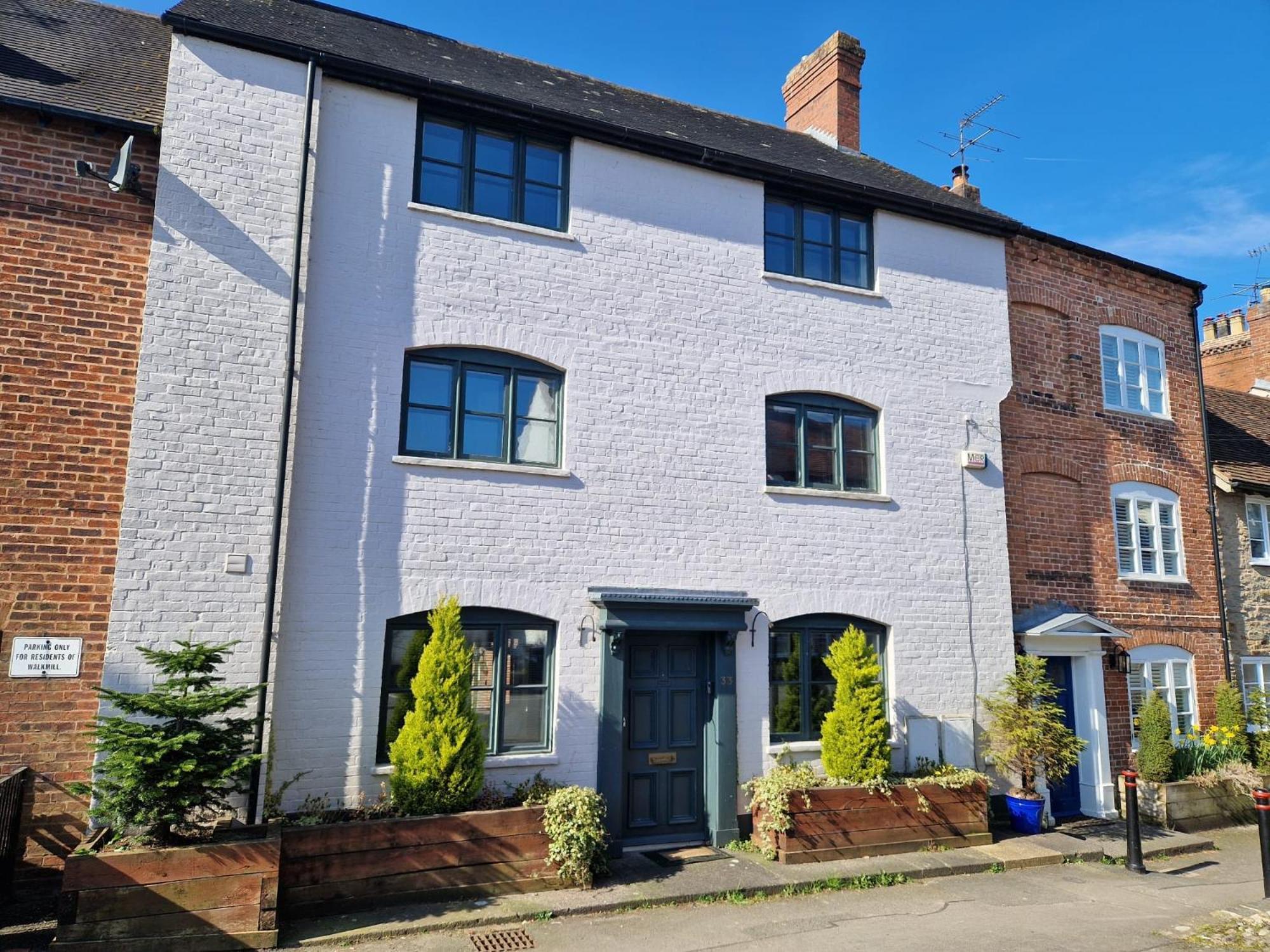 - Linnet House - Well Presented Townhouse With Parking - Perfect Location For Exploring On Foot, Sleeps Up To 8 Guests - Hosted By Rentmyhouse